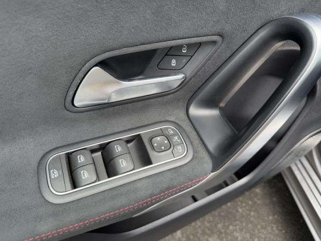 MERCEDES-BENZ Classe A 180 AMG Line  