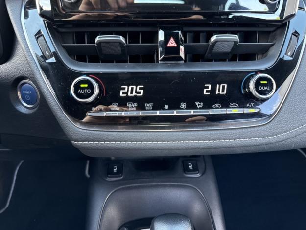 TOYOTA Corolla Hybrid Dynamic Business  1.8 122 ch 