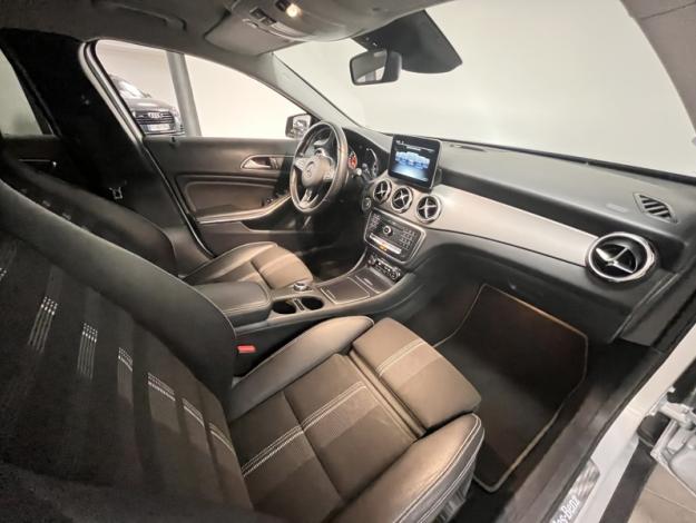 MERCEDES-BENZ GLA 200 Sensation  GLA 200 Sensation