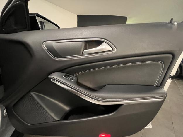 MERCEDES-BENZ GLA 200 Sensation  GLA 200 Sensation