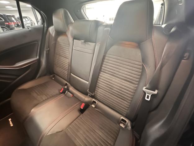MERCEDES-BENZ GLA 180 Fascination  