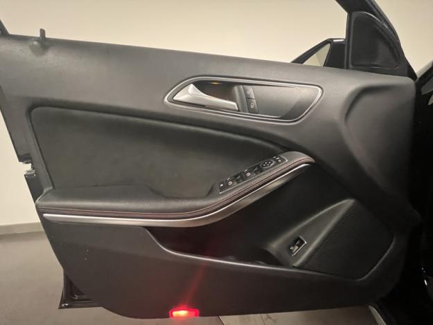 MERCEDES-BENZ GLA 180 Fascination  