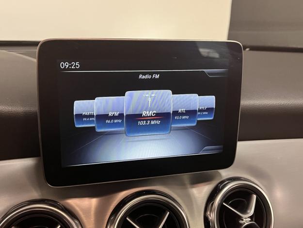 MERCEDES-BENZ GLA 180 Fascination  