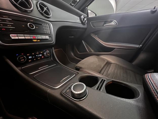 MERCEDES-BENZ GLA 180 Fascination  