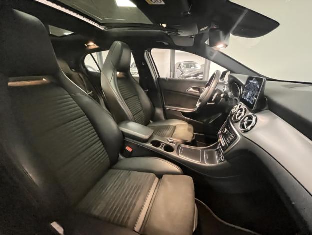 MERCEDES-BENZ GLA 180 Fascination  