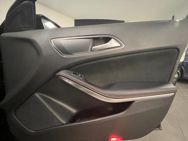 MERCEDES-BENZ GLA 180 Fascination  
