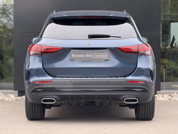 MERCEDES-BENZ GLA 250 e AMG Line  