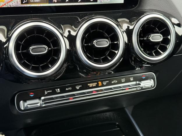 MERCEDES-BENZ GLA 250 e AMG Line  
