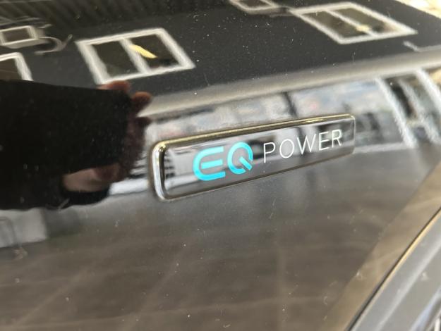 MERCEDES-BENZ GLA 250 e AMG Pack Night PREMIUM Plus Pano  