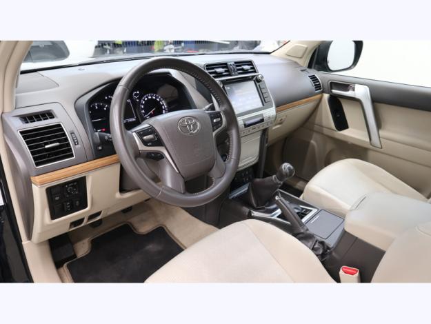 TOYOTA Land Cruiser 177 D-4D Légende 7 places BVM MY20  