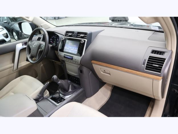 TOYOTA Land Cruiser 177 D-4D Légende 7 places BVM MY20  