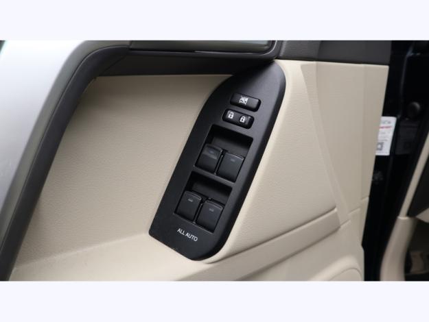 TOYOTA Land Cruiser 177 D-4D Légende 7 places BVM MY20  