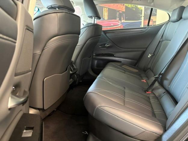 LEXUS ES 300H LUXE  ES 300H HYBRIDE MC LUXE MY23