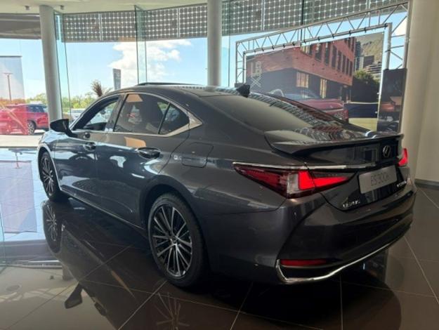 LEXUS ES 300H LUXE  ES 300H HYBRIDE MC LUXE MY23