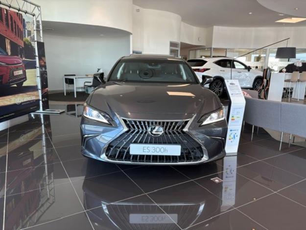 LEXUS ES 300H LUXE  ES 300H HYBRIDE MC LUXE MY23
