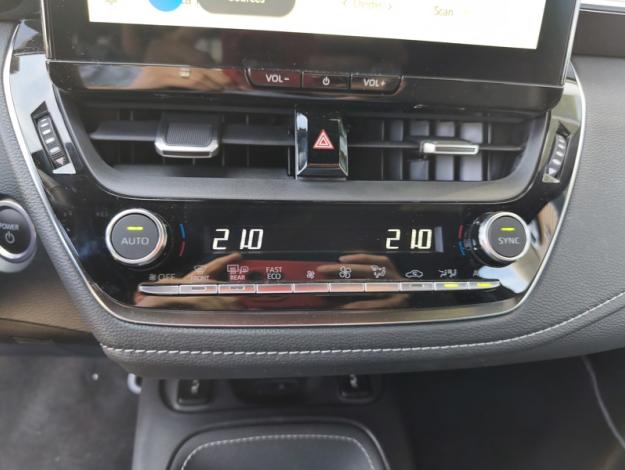 TOYOTA Corolla Touring Sports Hybride 196h Design   