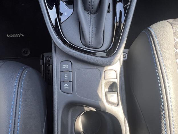 TOYOTA Yaris Hybrid Premiere  1.5 131 ch 