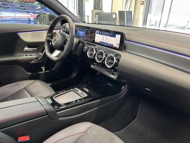 MERCEDES-BENZ CLA 180 Shooting Brake  Star Edition