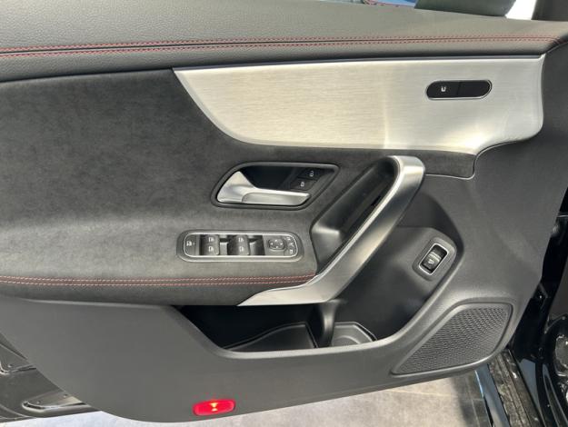 MERCEDES-BENZ CLA 180 Shooting Brake  Star Edition