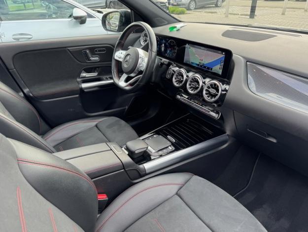 MERCEDES-BENZ GLA 200 AMG Line  