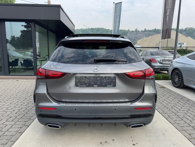 MERCEDES-BENZ GLA 200 AMG Line  