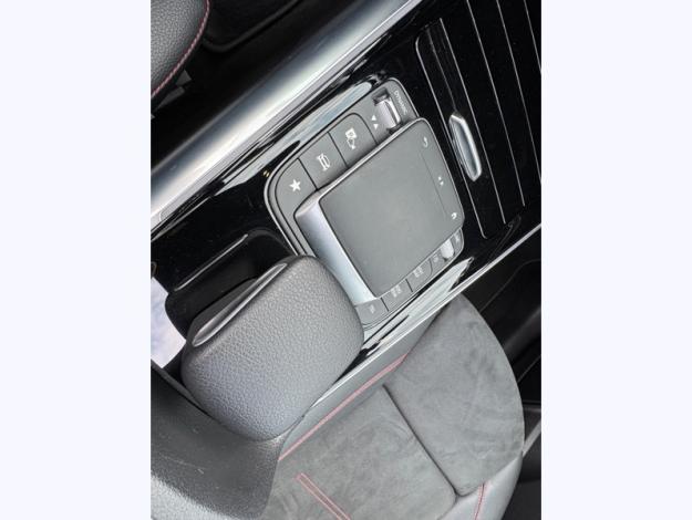 MERCEDES-BENZ GLA 200 AMG Line  