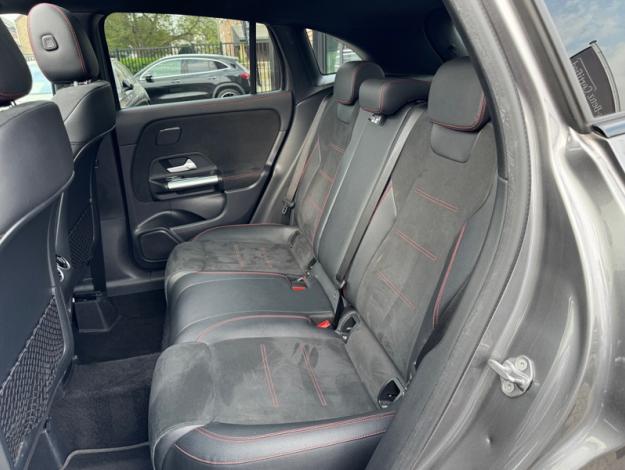 MERCEDES-BENZ GLA 200 AMG Line  
