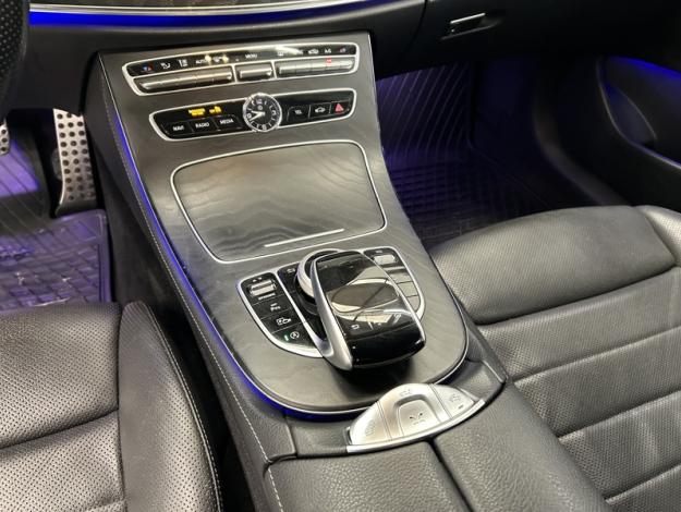 MERCEDES-BENZ Classe E 220d Cabriolet AMG line  
