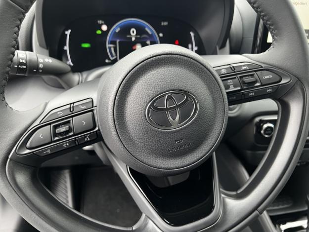 TOYOTA Yaris Hybride Hybride 116h Design  YARIS HYBRIDE 116H DESIGN