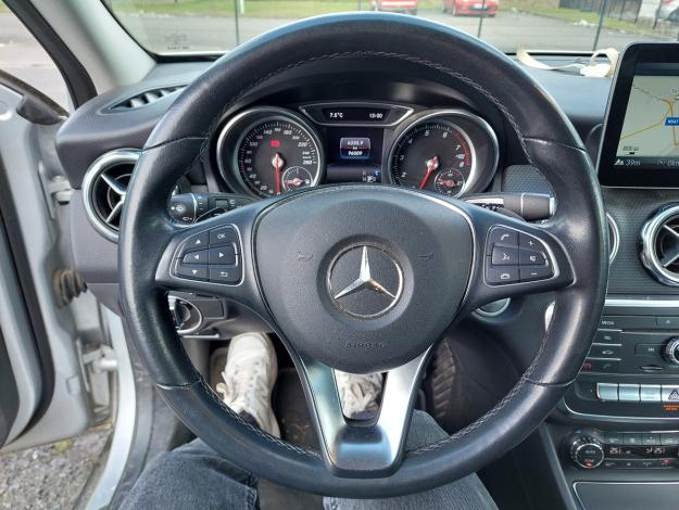 MERCEDES-BENZ GLA 180 Intuition  