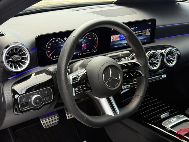 MERCEDES-BENZ A 180 Pack AMG Facelift  