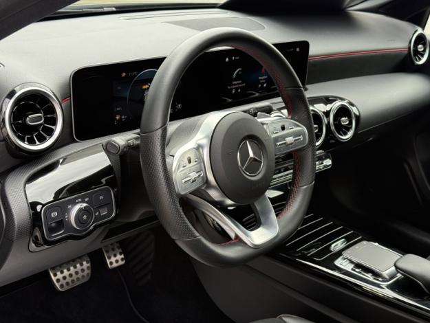 MERCEDES-BENZ A-Klasse A 180 d Launch Edition