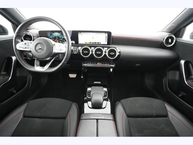 MERCEDES-BENZ A 180 d AMG Pack Night Toit Pano  