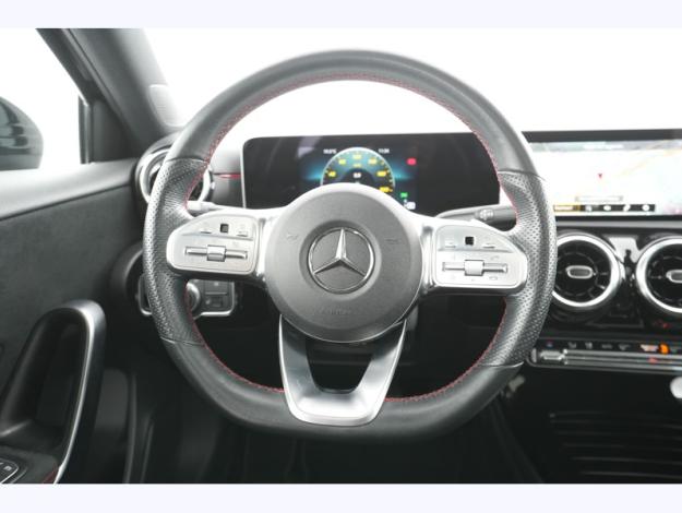 MERCEDES-BENZ A 180 d AMG Pack Night Toit Pano  