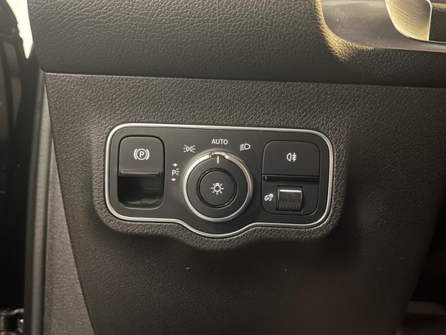 MERCEDES-BENZ GLB 200 d AMG Line  