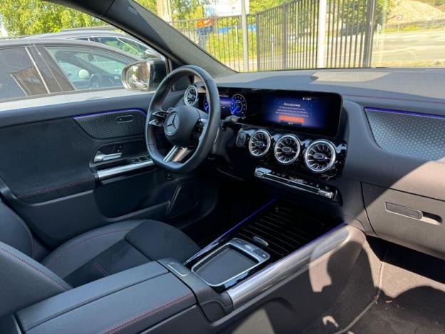 MERCEDES-BENZ EQA 300 4MATIC AMG Line  