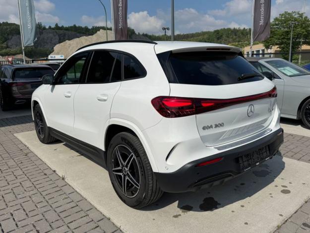 MERCEDES-BENZ EQA 300 4MATIC AMG Line  
