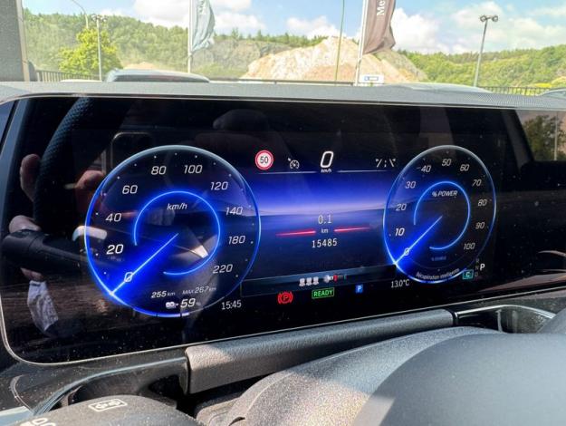 MERCEDES-BENZ EQA 300 4MATIC AMG Line  