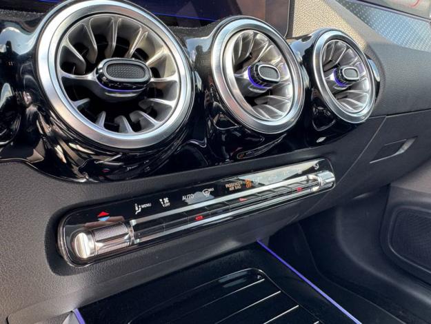 MERCEDES-BENZ EQA 300 4MATIC AMG Line  