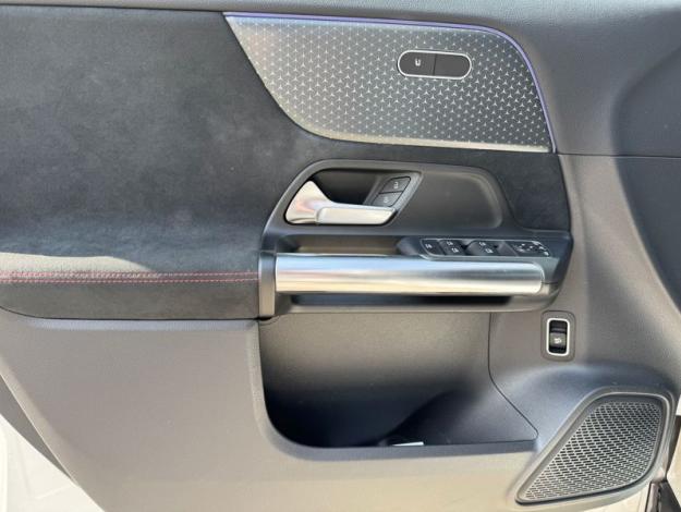 MERCEDES-BENZ EQA 300 4MATIC AMG Line  