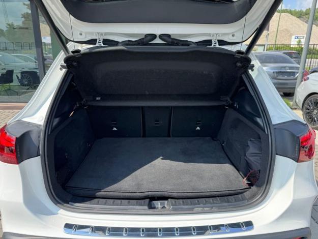 MERCEDES-BENZ EQA 300 4MATIC AMG Line  