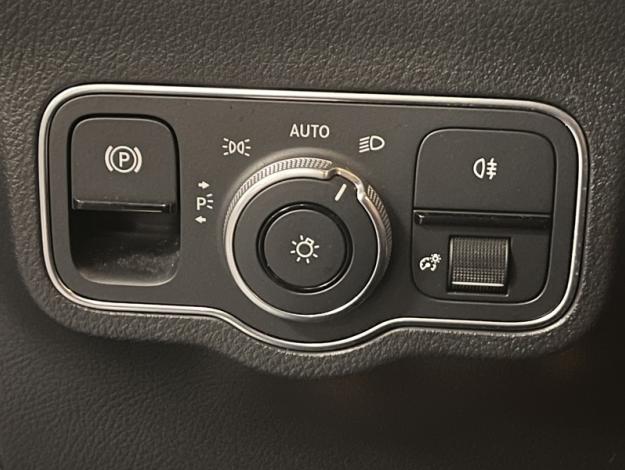 MERCEDES-BENZ EQA 250+ AMG Line  