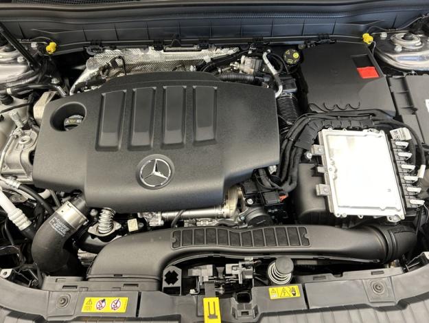 MERCEDES-BENZ GLB 200 d AMG Line  