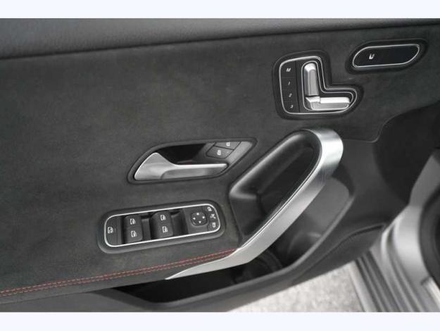 MERCEDES-BENZ A 180 d AMG Pack Night Toit Pano  