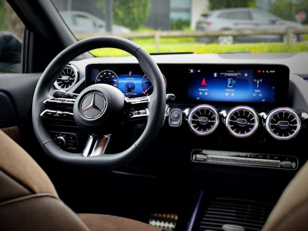 MERCEDES-BENZ GLA 200 d AMG Line  GLA 200 d AMG Line