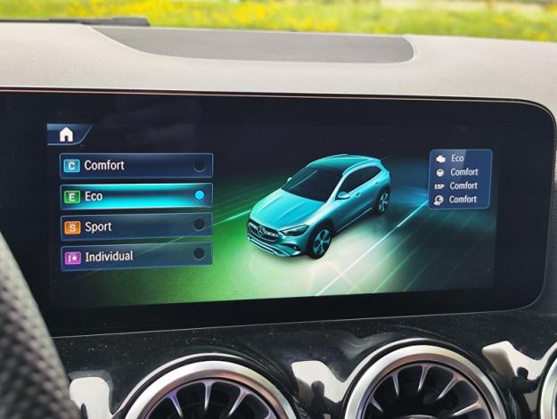 MERCEDES-BENZ GLA 200 d AMG Line  GLA 200 d AMG Line