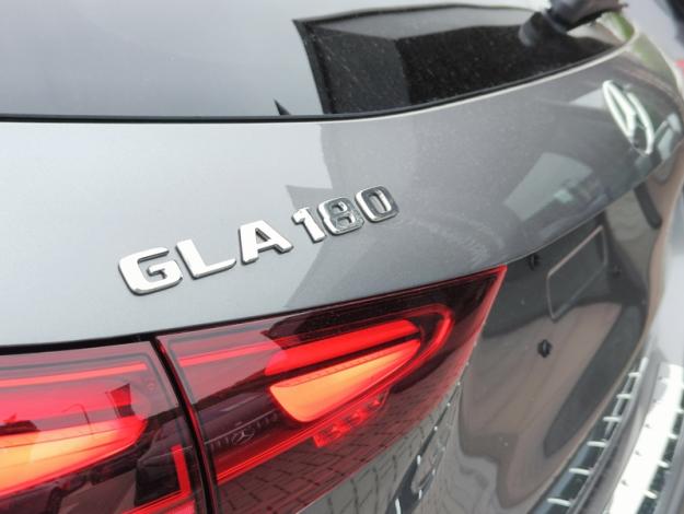 MERCEDES-BENZ GLA-Klasse GLA 180 Star Edition