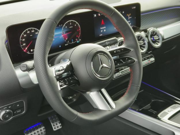 MERCEDES-BENZ GLB 180 d AMG Line - SAGA Huy (+32 85 23 69 00) 