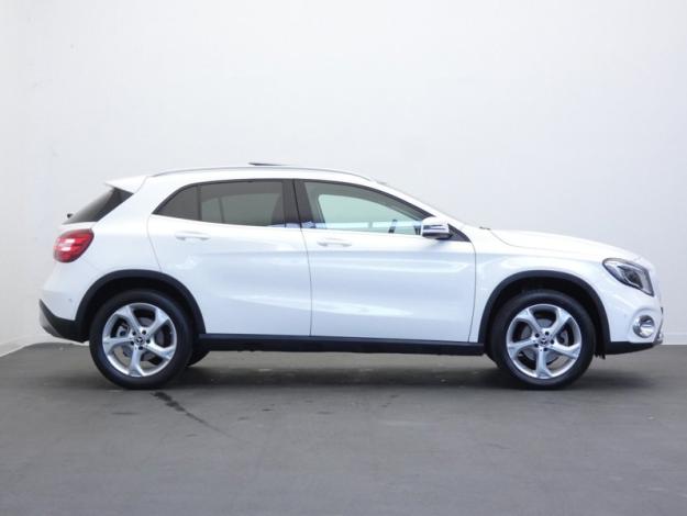 MERCEDES-BENZ GLA 200 Sensation Urban 