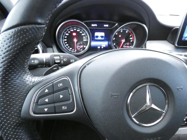 MERCEDES-BENZ GLA 200 Sensation Urban 